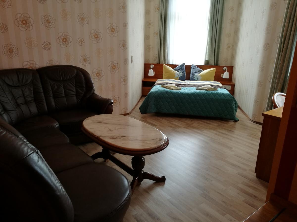 Hotel Restaurant Hohe Tanne Grossbreitenbach Kültér fotó
